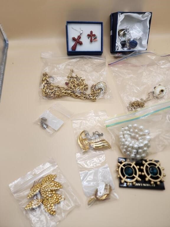 Vintage Costume Jewelry +++