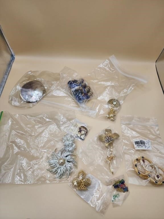 Vintage Lot of Brooches +