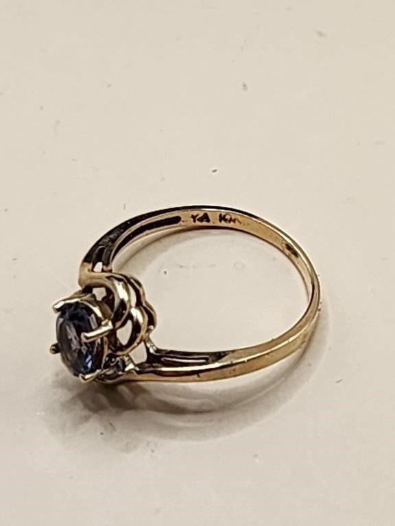 10kt Gold Ring Size 7 2.18 Grams
