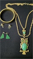 Vintage Costume Jewelry (Necklaces Watches & More)