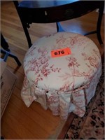 UPHOLSTERED ROUND FOOT STOOL