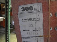 Louisville 300lb 32' fiberglass extension ladder