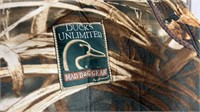 GROUP OF CAMO CLOTHS AND BACKPACK