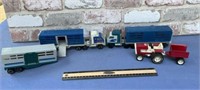 (7 PCS) 1970'S TONKA FARM TRACTOR WITH TRAILER,