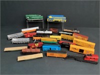 HO Train Engines & Cars