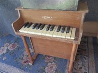 TOY PIANO