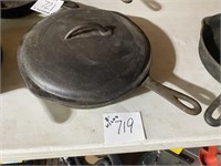 CAST IRON SKILLET W/ LID