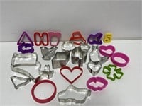 (20)+ Metal And Plastic Cookie Cutters