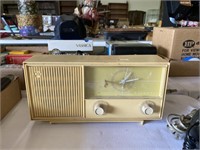 Vintage Motorola Radio (Parts, Project, Display)