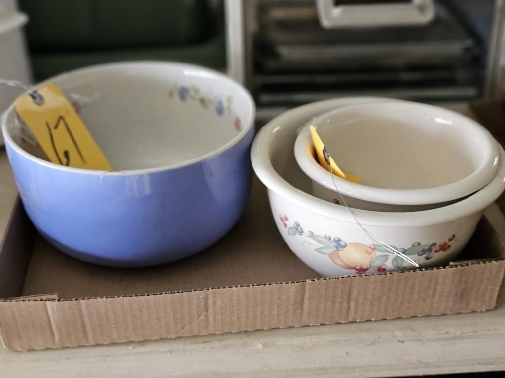 HALLS MIXING BOWL & 2 CORRELL MIXING BOWLS