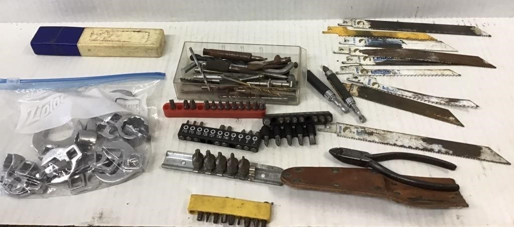 ASSORTED SMALL TOOLS