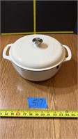 “Gourmet living “ Dutch oven with lid
10.5” w x