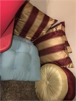 (10) Decorator Pillows & Chair Cushions