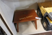 SMALL WOODEN STEP STOOL