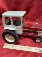 FARMALL 450 TRACTOR WITH CAB