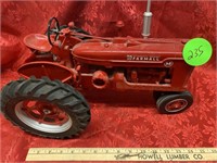 FARMALL  MCCORMICK DEERIING LARGE SCALE TRACTOR