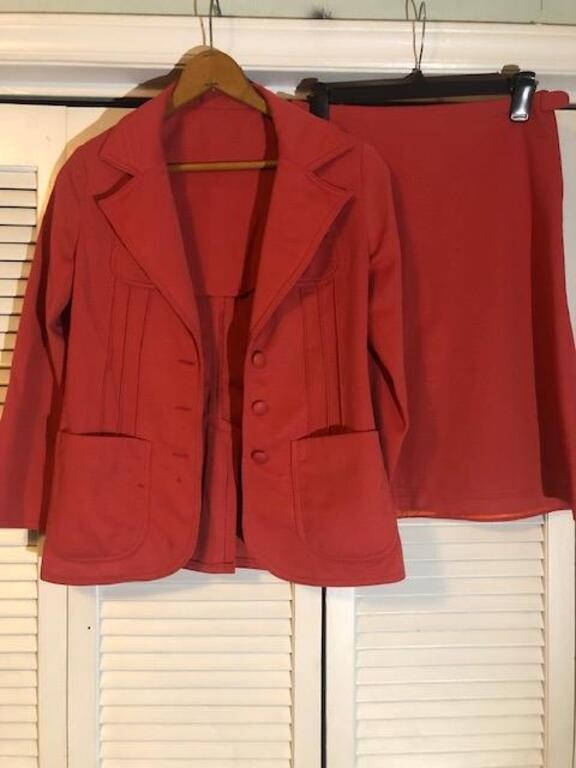 VINTAGE CLOTHING AUCTION - ENDING 6/13/24