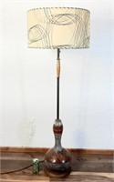 Lampe avec base en bois 57" de haut