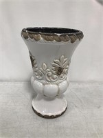 LARGE FLOWER POT 13.5IN TALL 8IN DIA