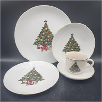 Christmas Treasures Service for 8 (missing 2 cups)