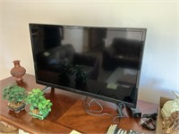 Insignia 31 inch TV