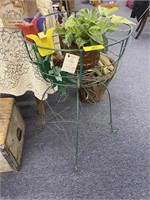 Antique Metal Wire Flower Stand