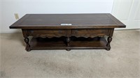 VINTAGE ETHAN ALLEN COFFEE TABLE WITH 2 DRAWERS AN