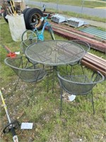 167) Wrought iron table set w/4 chairs