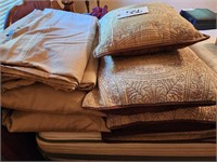 Queen Bedspread, Shams, PIllows, Toss & Sheets