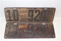 Matched pair of Iowa license plates 1922
