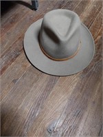 Lite felt hat