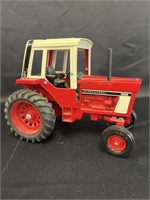 Ertl IH 1586 tractor with cab, 1/16 scale die cast