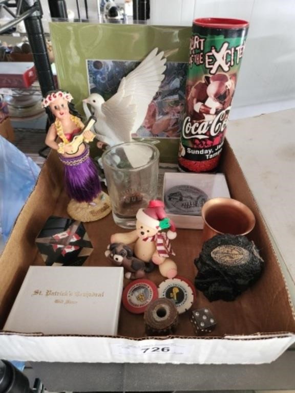 TRAY OF ASSORTED COLLECTIBLES