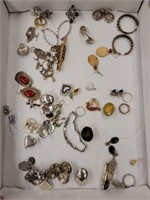 TRAY OF ASSORTED JEWELRY