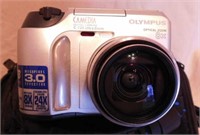 Olympus ultra zoom camera w/ manual in case,
