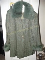 Vintage 2pc. Nubiano fauz fur collar and cuffs