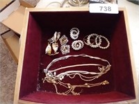 Assorted Necklaces & Faux Pearl Jewelry