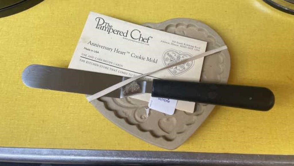 PAMPERED CHEF ANNIVERSARY HEART COOKIE MOLD AND