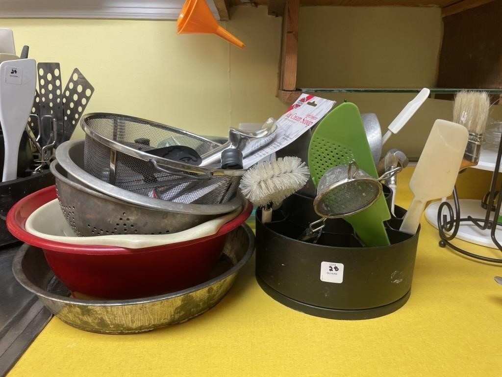 KITCHEN UTENSILS, STRAINERS, COLLANDER AND