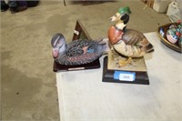 2 DUCKS ON PLACKS