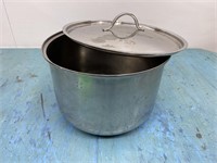 S/S Stock Pot With Lid - 12" x 8"