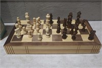 COMPLETE WOOD CHESS SET