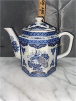 Andrea peacock teapot