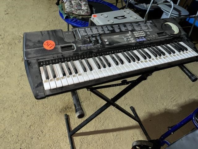 Casio Keyboard w/Stand