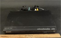 SONY DVD PLAYER W/CABLES