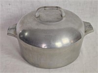 Wagner Ware 0 Pot with Lid (handle repaired)