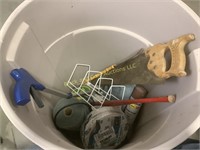 32 gal trash can with contents
