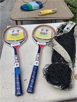 VINTAGE TENNIS RACKETS AND NET