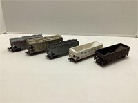 Five HO Gauge Model Train Cars