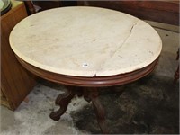 ANTIQUE VICTORIAN WALNUT OVAL MARBLE TOP TABLE W/